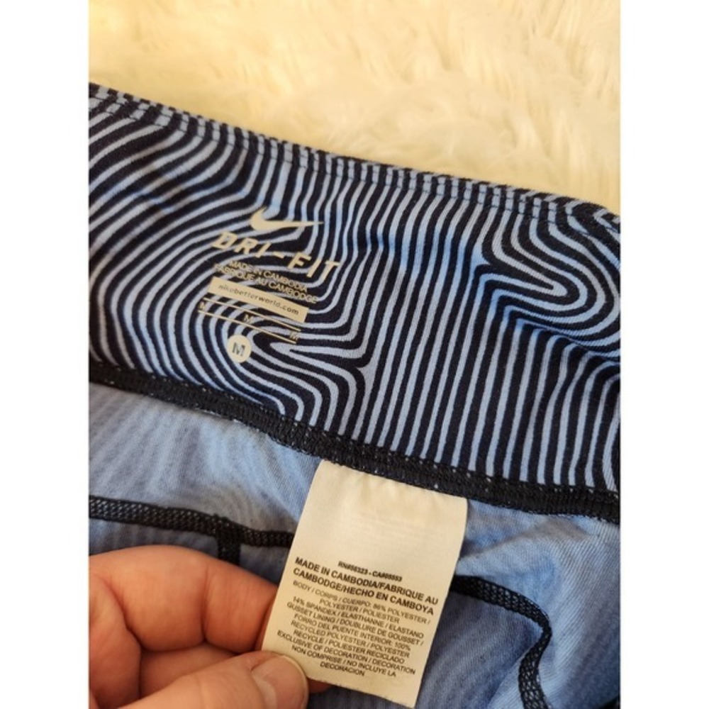 Nike Dri Fit Women's‎ Blue Printed Stretch Mid Rise Cropped Leggings Size M - Picture 3 of 6